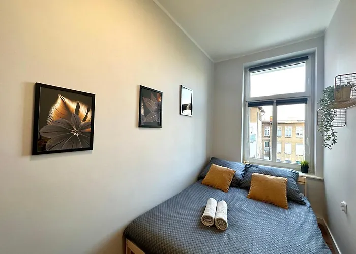 Mmrent Sunflower Room